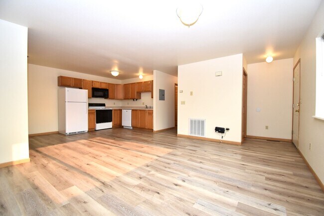 Foto del edificio - Beautiful 2 bedroom apartment with attached garage!