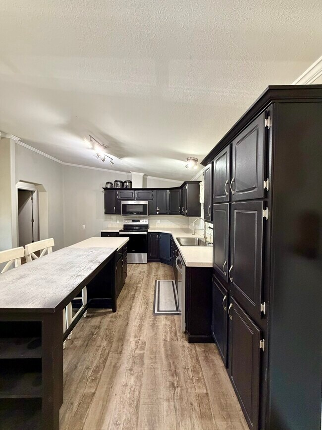 Foto del edificio - 215 Martin-Prejean Rd