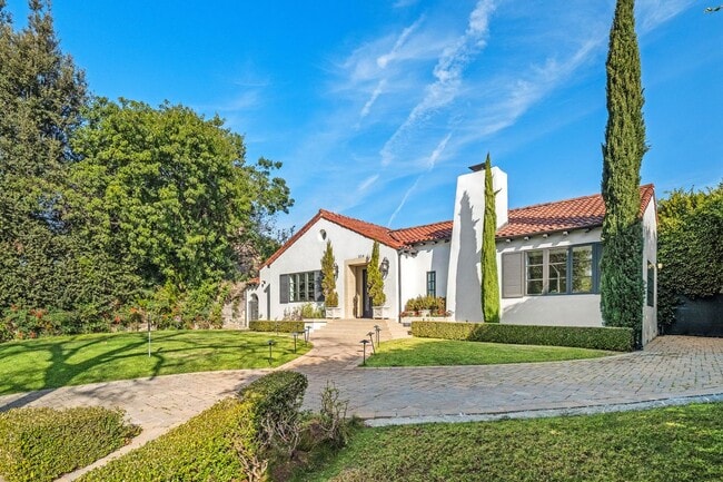 Building Photo - 514 Walden Dr