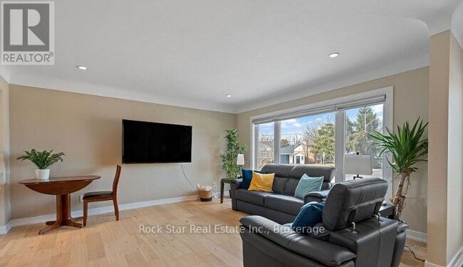 Photo du bâtiment - 28 Dale Ave