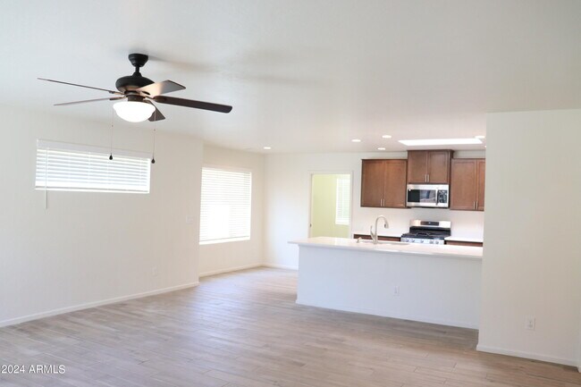 Foto del edificio - 719 Chase St