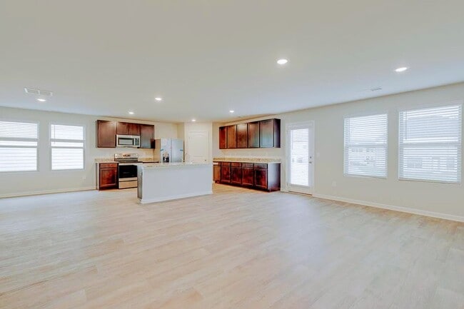 Foto del edificio - Beautiful Rental Home Features 5 Beds/3.5 ...