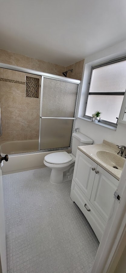 baño principal - 7705 SW 86th St
