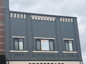 Building Photo - 623 1/2 Main Street Unit