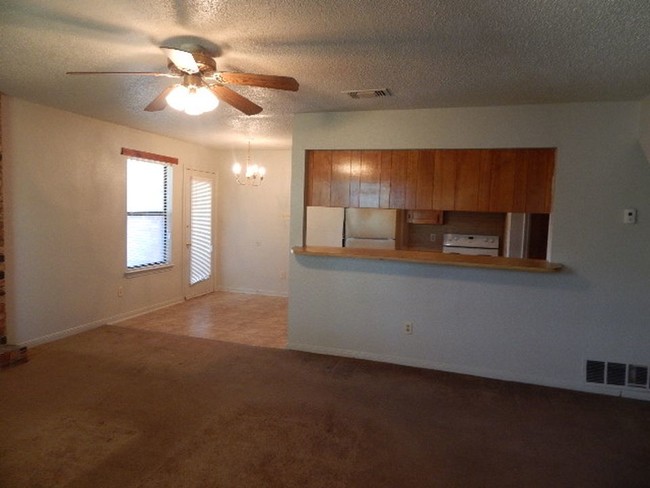 Foto del edificio - 777 N Twin Creek Dr