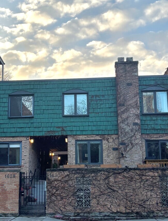 Building Photo - 1630 N Sedgwick St