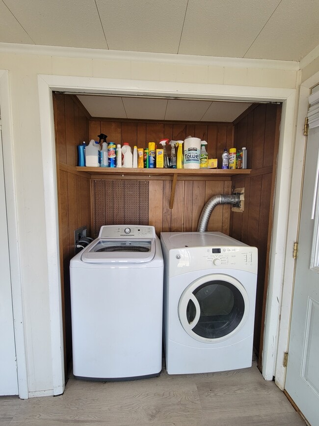 Building Photo - 2883 Princeton Dr