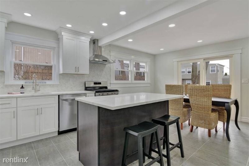 Primary Photo - 5 br, 3 bath House - 30 Highland Ave