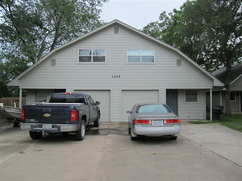 Primary Photo - 2 br, 1 bath Duplex - 1204 Holik Dr A