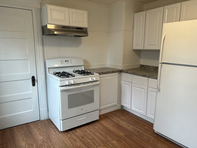 Building Photo - 32 Allen Ave