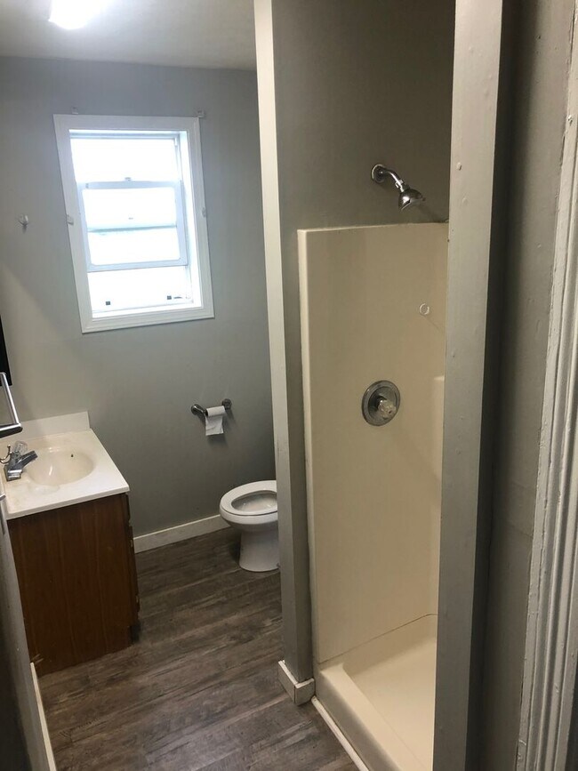 Foto del edificio - 360 E Walnut St