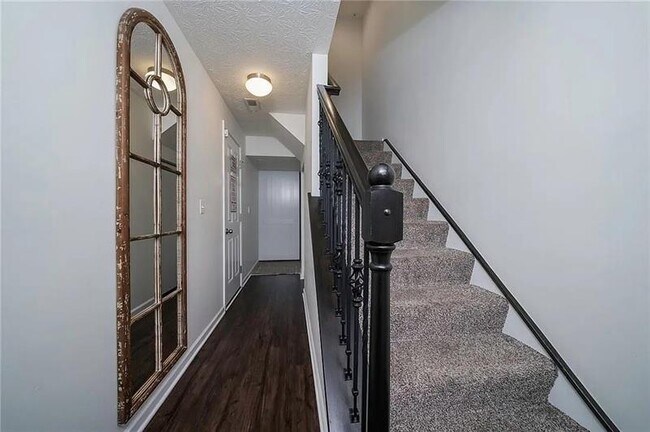Building Photo - 511 Isabella Ct