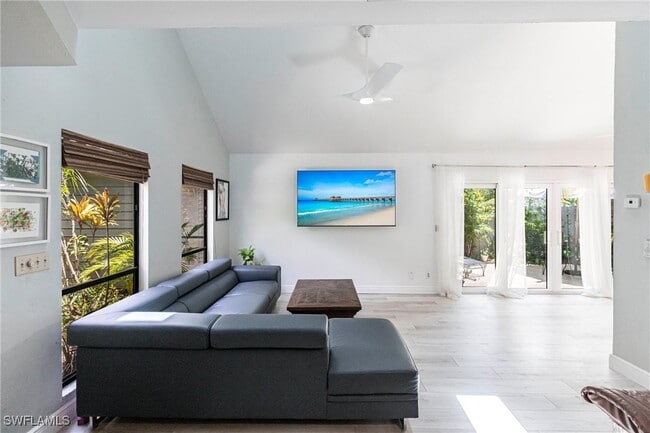 Foto del edificio - 1323 Solana Rd