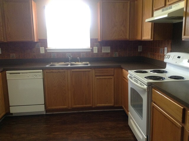 Building Photo - 2424 Summer Meadow Court