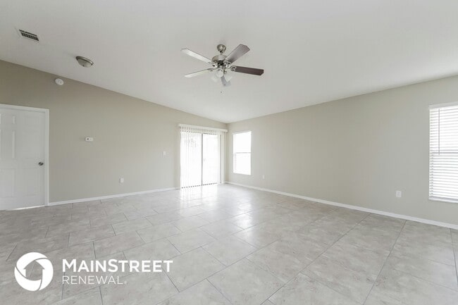 Building Photo - 607 Estrada Ln