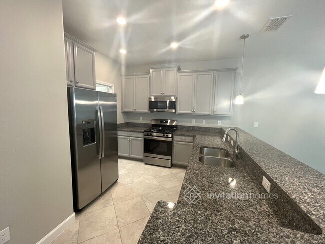 Building Photo - 2838 Coach Manors Way