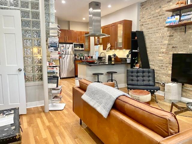 Foto del edificio - 1636 W Beach Ave