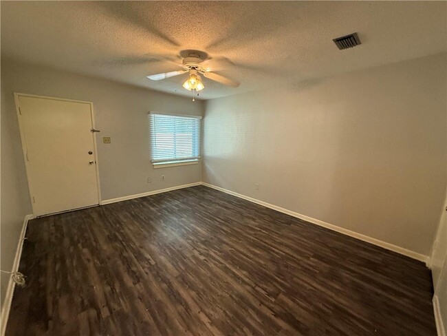 Building Photo - 3522 SpringHill Ave
