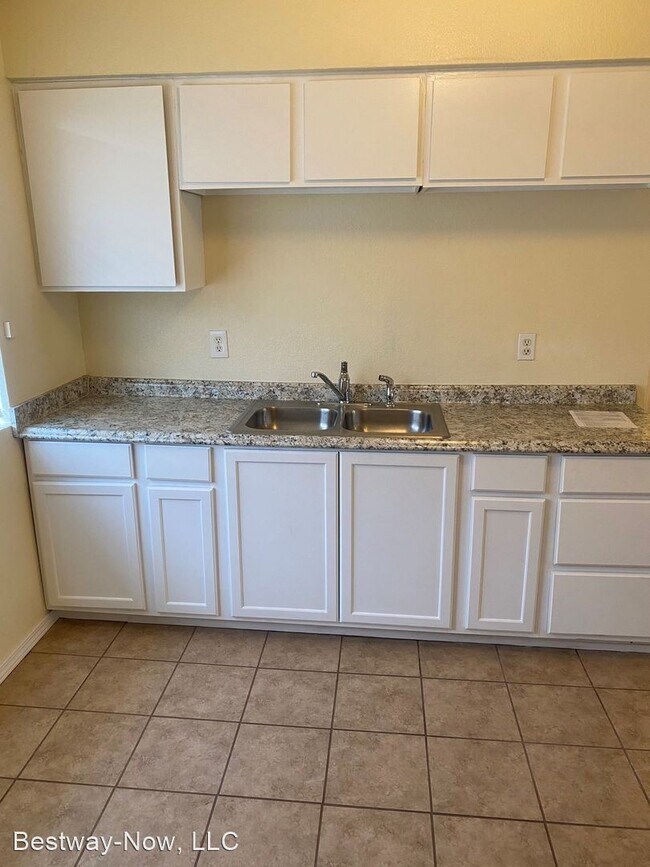 Building Photo - 3 br, 1 bath House - 1503 SE 64th Street