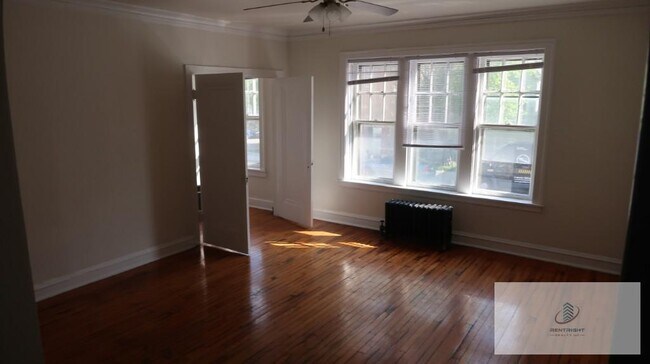 Building Photo - 4588 N Elston Ave