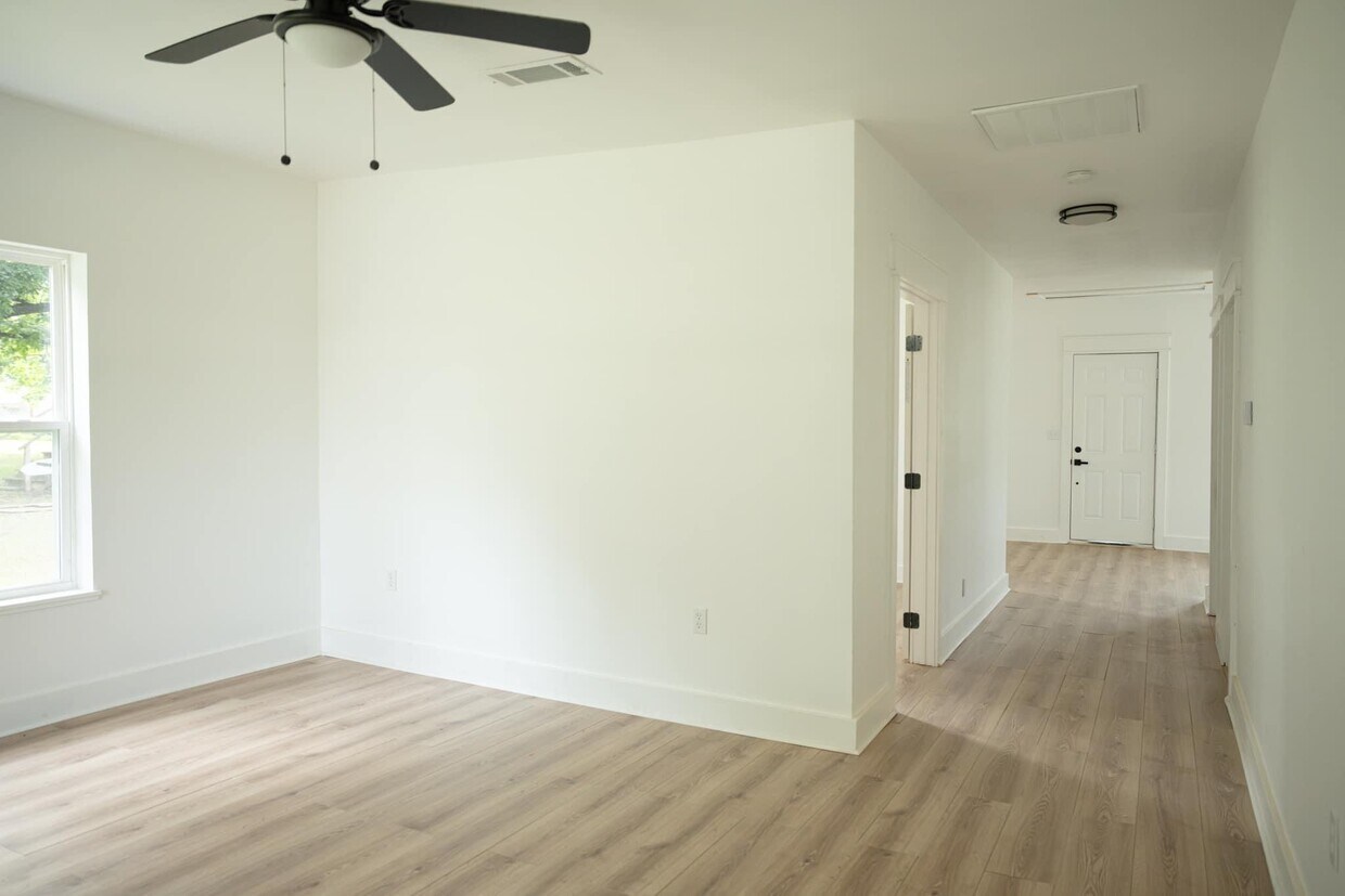 400 E Crump St, Saint Jo, TX 76265 House Rental in Saint Jo, TX