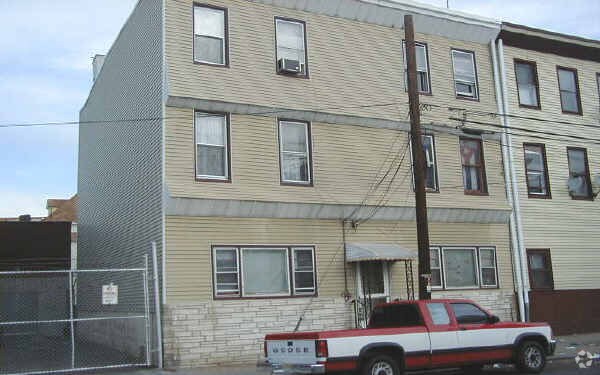 Building Photo - 8 Fleming Ave