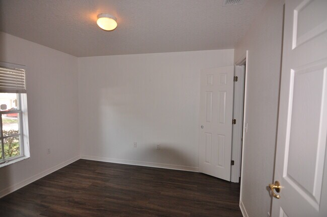 Foto del edificio - 6775 Dairy Rd