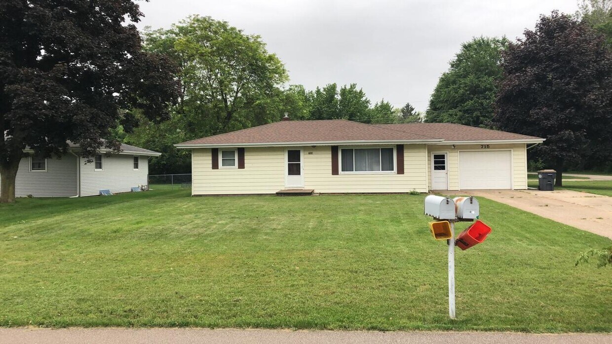 715 Clemens Ave, Saint Joseph, MI 49085 House Rental in Saint Joseph