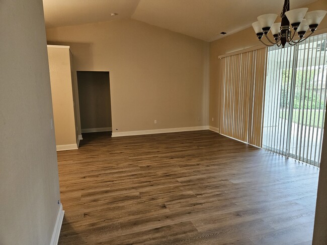 Building Photo - 2348 Country Manor Dr