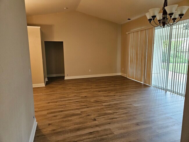 Foto del edificio - 2348 Country Manor Dr