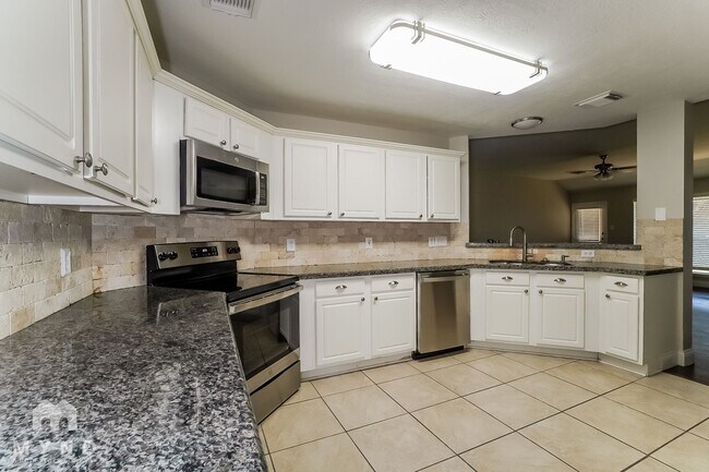 Foto del edificio - 12035 Thornecrest Dr