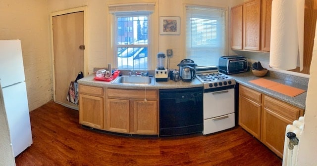 1 - Kitchen - 4028 Locust St