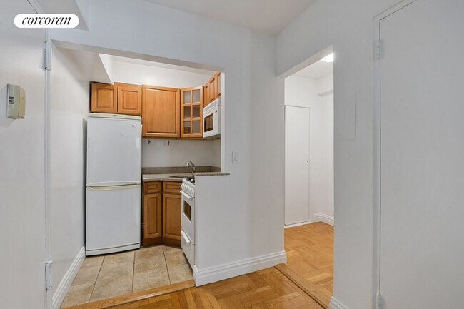 Building Photo - 135 E 54th St