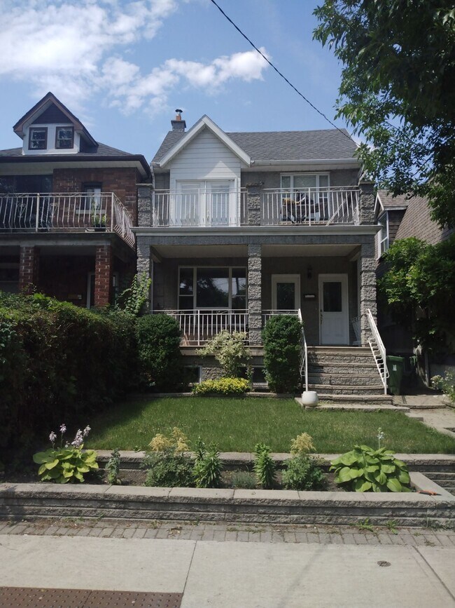 Building Photo - 60 Wallace Av