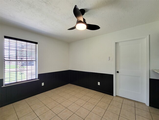 Foto del edificio - 10614 Bainbridge St