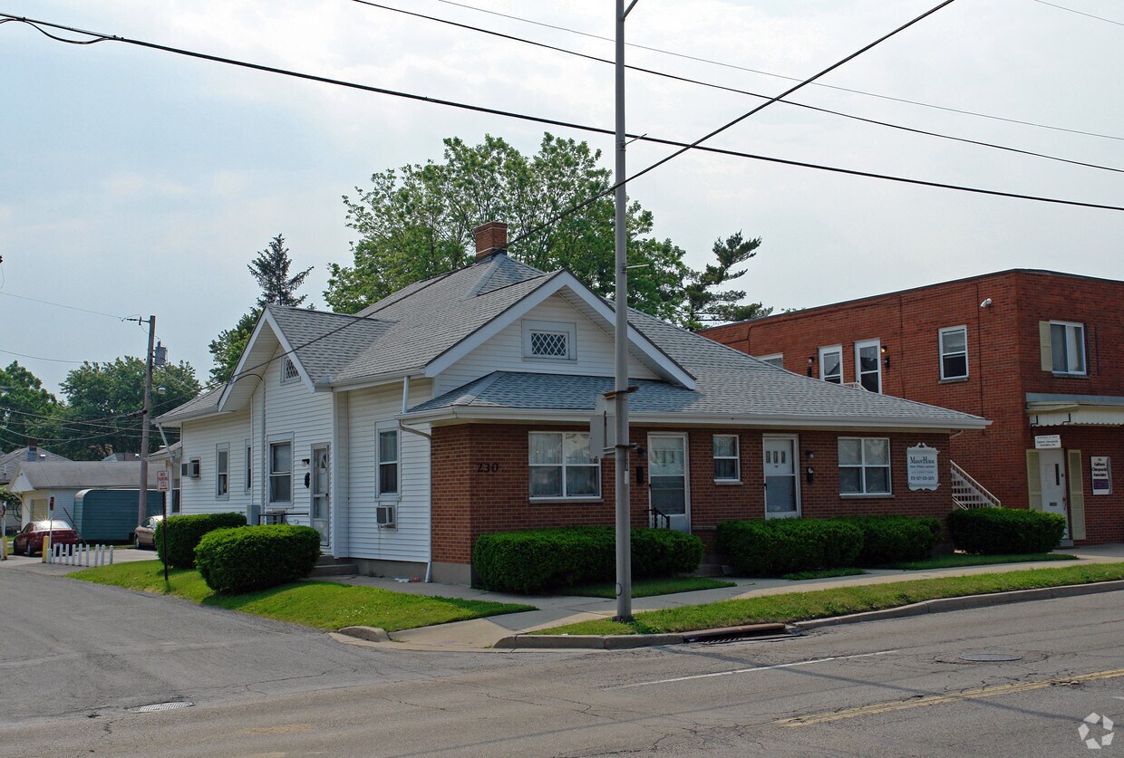 Building Photo - Manor House