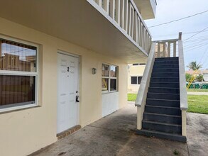 Building Photo - 3660 SW 60th Ave
