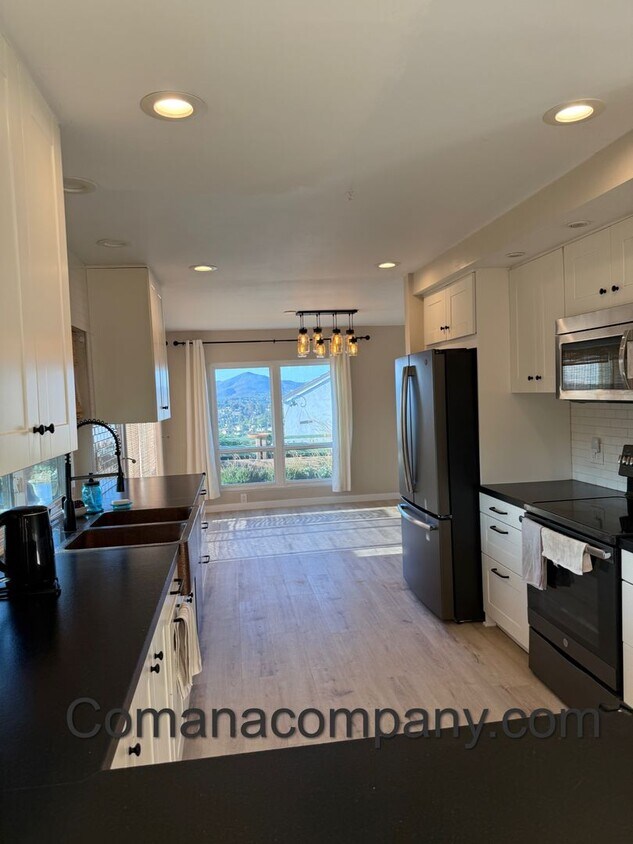 Primary Photo - Gorgeous 5BR/3BA 2story home w SOLAR, view...