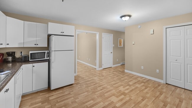 Building Photo - 71 Viscount St