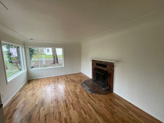 Foto del edificio - AVAILABLE NOW!!! Spacious 2bd/1ba House w/...