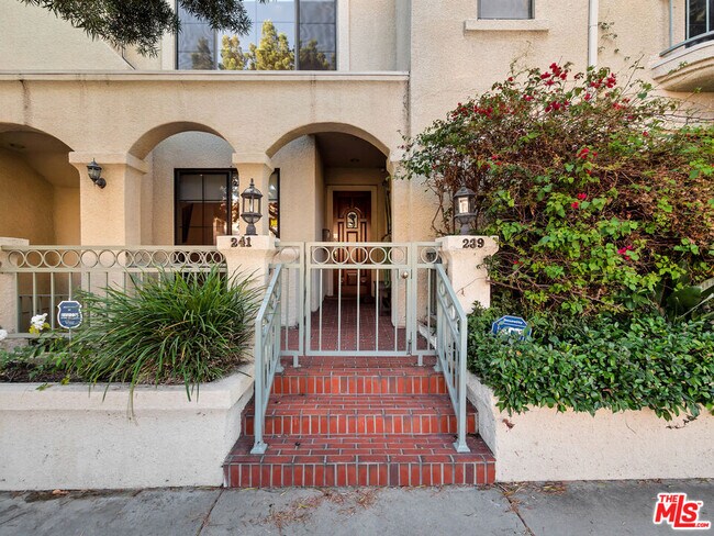 Building Photo - 241 S Lasky Dr