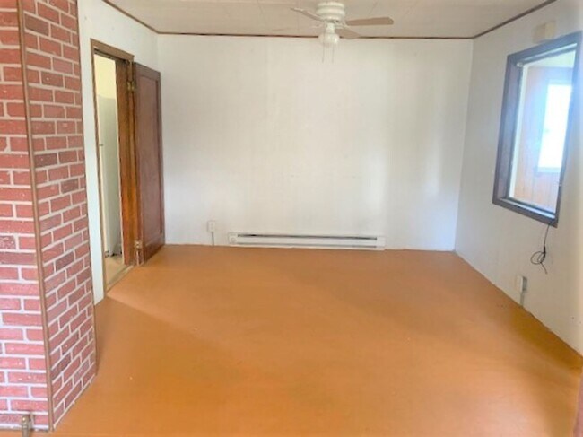 Foto del edificio - 2 Bedroom/1 bath house in Carlin with garage