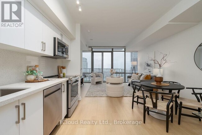 Building Photo - 832 Bay St.