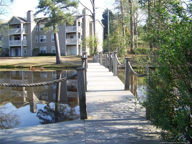 Foto del edificio - 663 Bartons Landing Pl