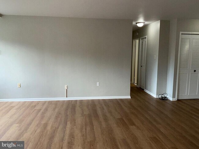 Foto del edificio - 10401 Grosvenor Pl