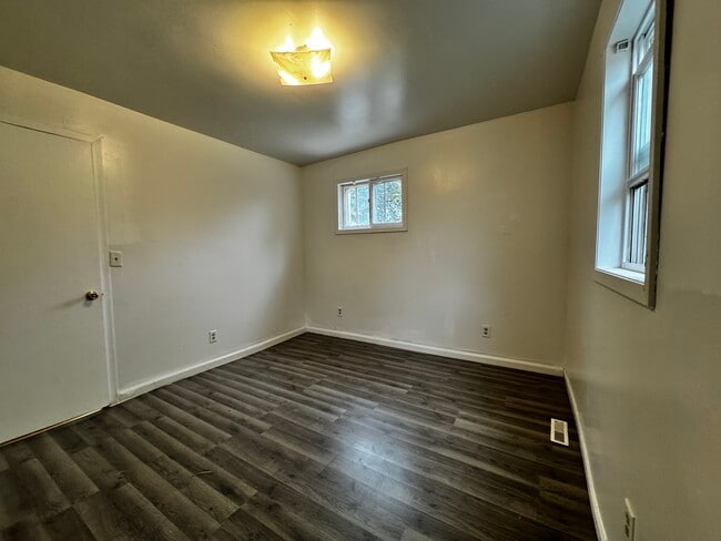 Building Photo - 1426 9th St