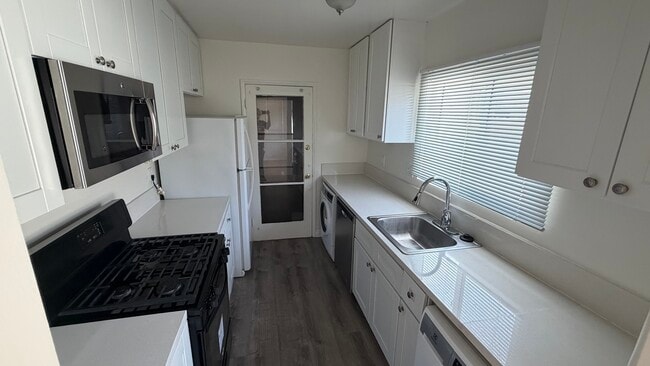 Cocina - 1728 Grevelia St