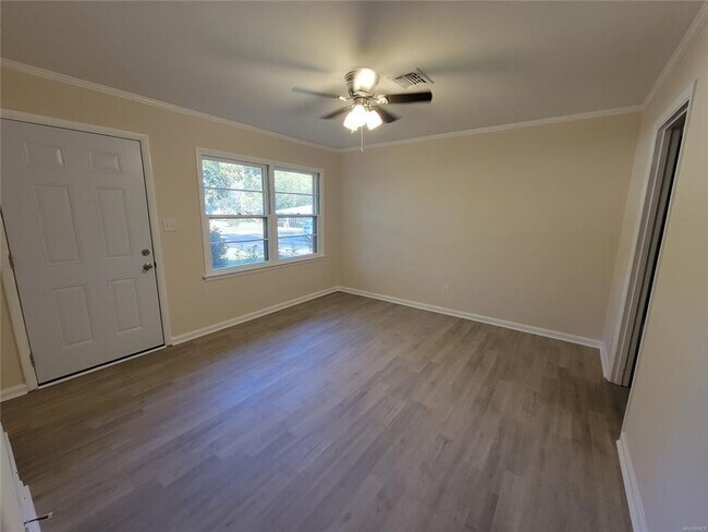 Foto del edificio - NEW Floors, Roof, Lights, Appliances, ect....