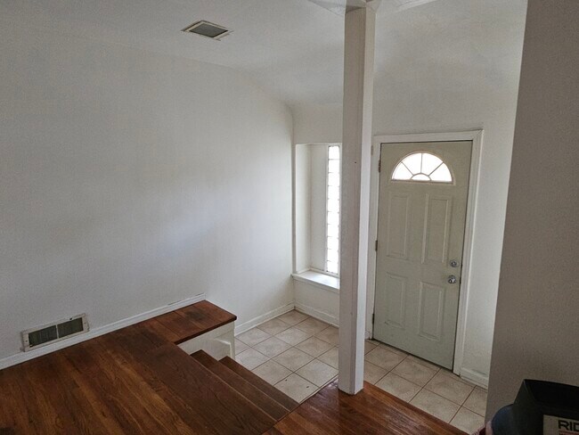 Foto del edificio - 581 Montview Dr