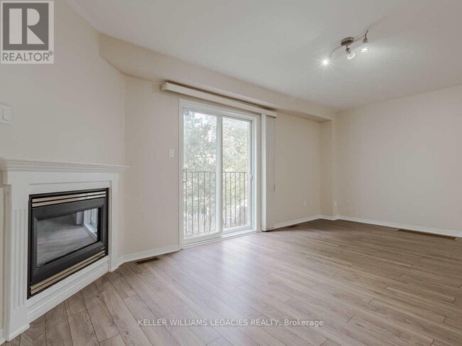Photo du bâtiment - 2370-2370 Britannia Rd W